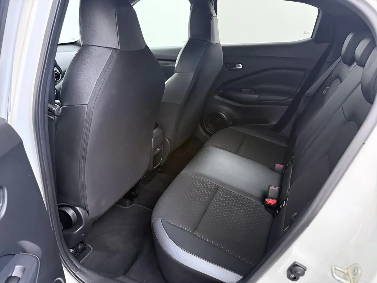 1.6 Hybrid N-Design | Stoel-, Stuur- & Voorruitverw. | | Parkeercamera | Navigatie |