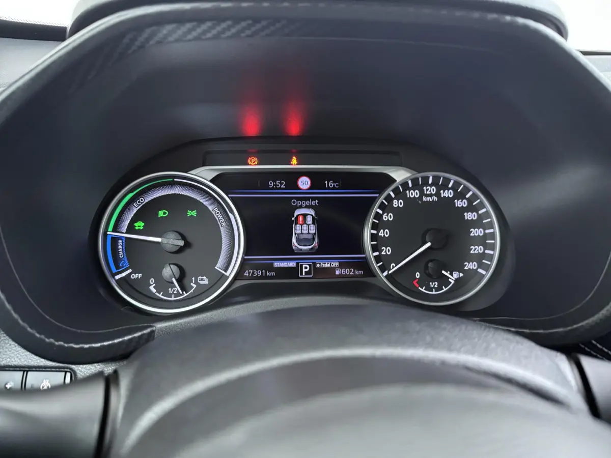 1.6 Hybrid N-Design | Stoel-, Stuur- & Voorruitverw. | | Parkeercamera | Navigatie |