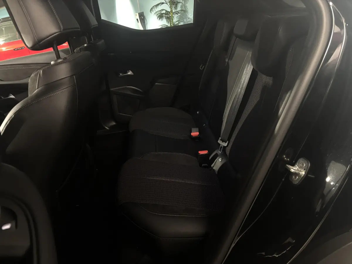 1.2 Hybrid 136 Edition France | 360 vision | Stoelverwarming | Alcantara | Apple Carplay - Android Auto