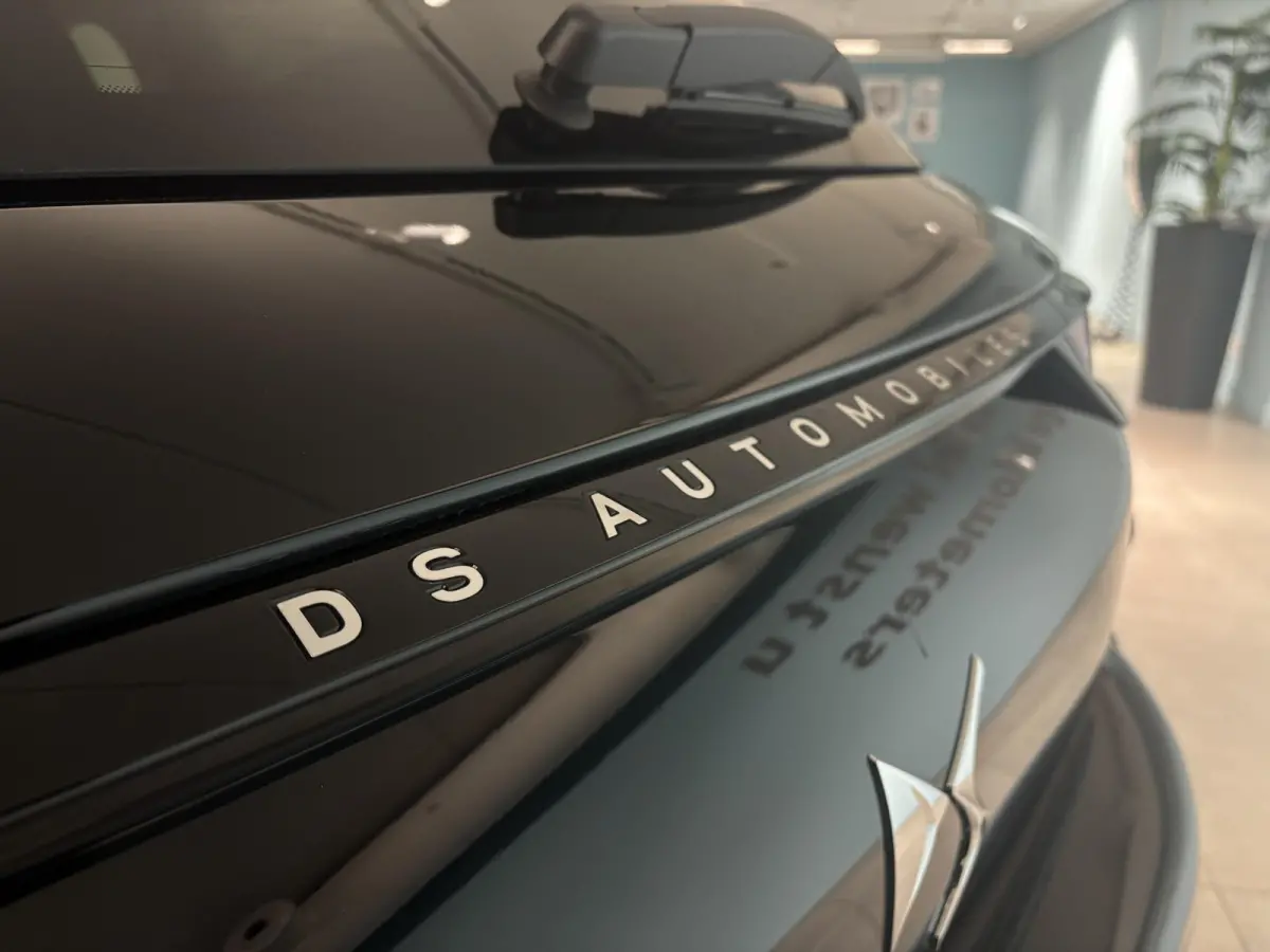 1.2 Hybrid 136 Edition France | 360 vision | Stoelverwarming | Alcantara | Apple Carplay - Android Auto