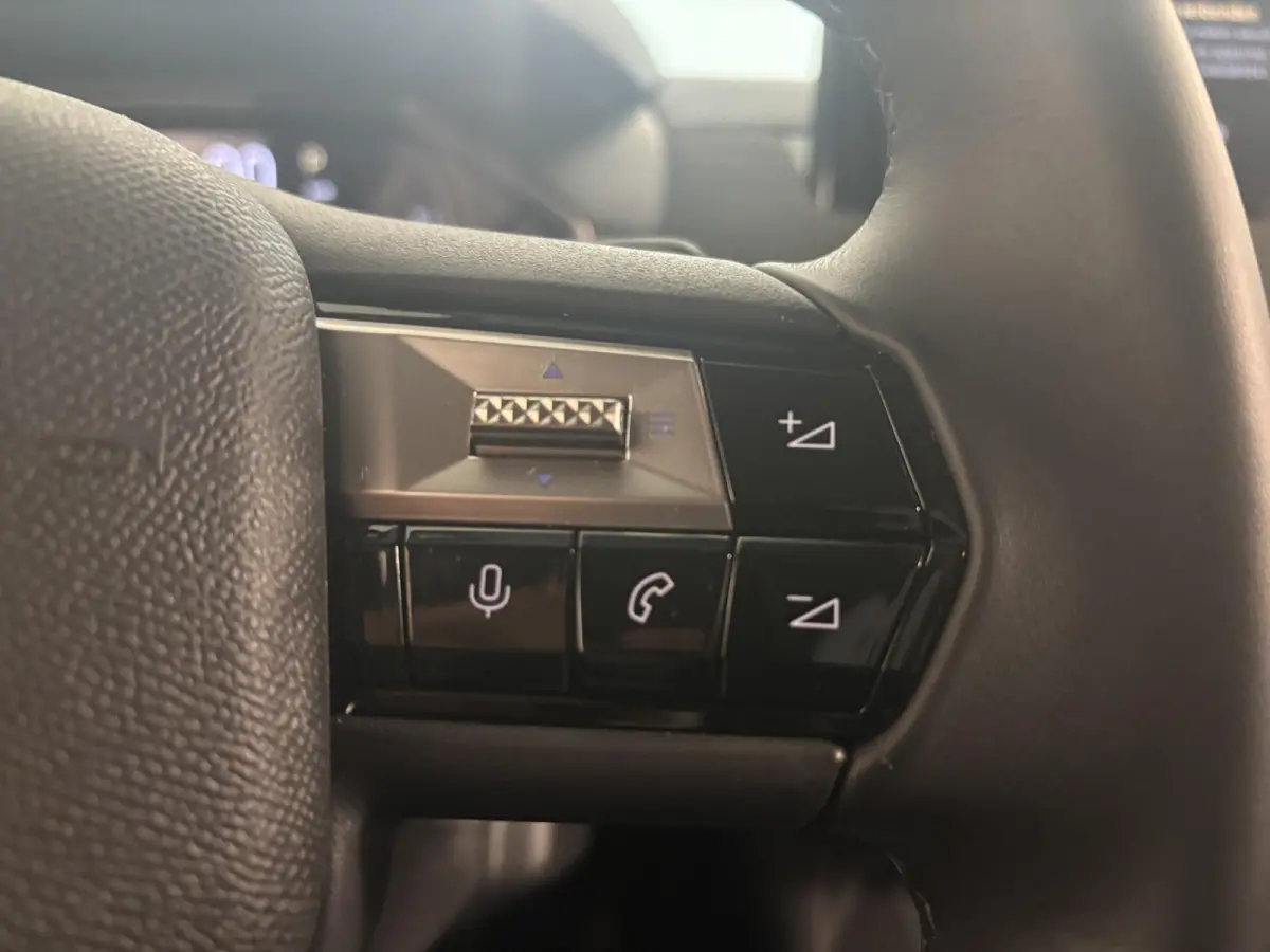 1.2 Hybrid 136 Edition France | 360 vision | Stoelverwarming | Alcantara | Apple Carplay - Android Auto