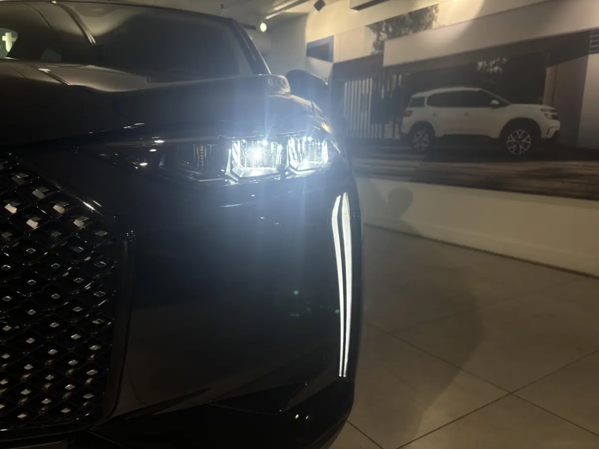 1.2 Hybrid 136 Edition France | 360 vision | Stoelverwarming | Alcantara | Apple Carplay - Android Auto