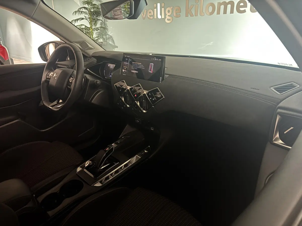 1.2 Hybrid 136 Edition France | 360 vision | Stoelverwarming | Alcantara | Apple Carplay - Android Auto