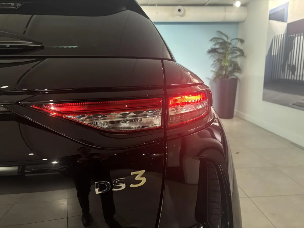 1.2 Hybrid 136 Edition France | 360 vision | Stoelverwarming | Alcantara | Apple Carplay - Android Auto