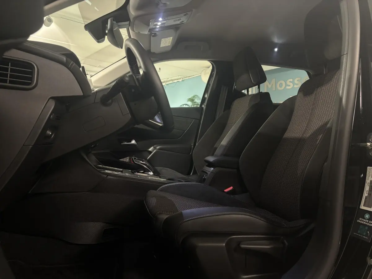 1.2 Hybrid 136 Edition France | 360 vision | Stoelverwarming | Alcantara | Apple Carplay - Android Auto