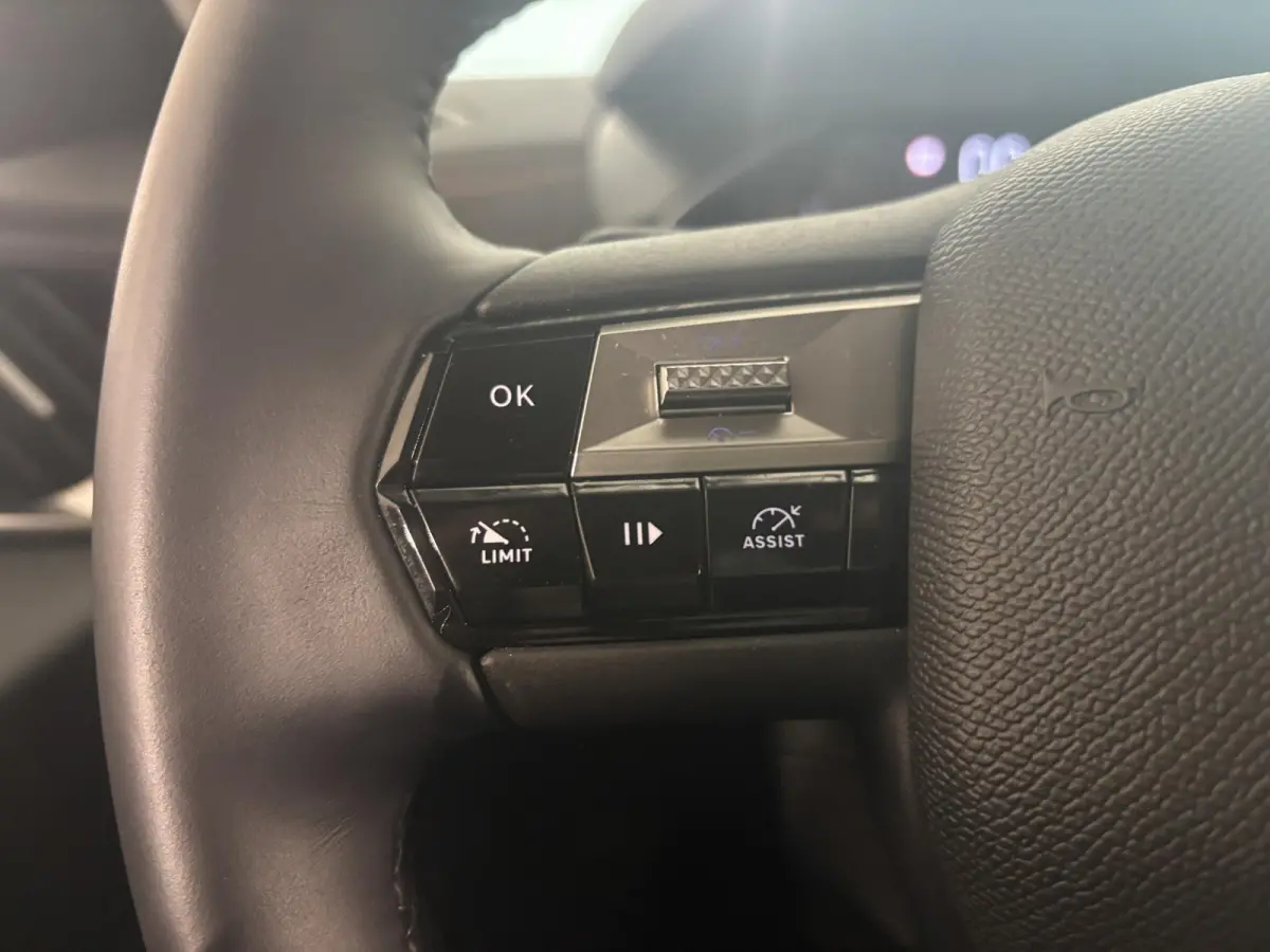 1.2 Hybrid 136 Edition France | 360 vision | Stoelverwarming | Alcantara | Apple Carplay - Android Auto