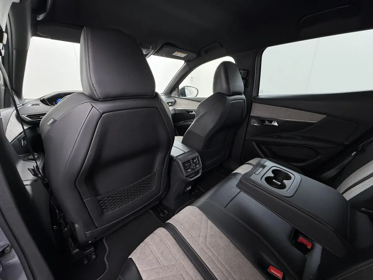 1.6 HYbrid 225 GT ACC INCL. STOP&GO-FUNCTIE | MEMORY SEAT | ALCANTARA | ELEKTRISCHE KOFFERBAK | 19 INCH | FOCAL AUDIO | STOELVERWARMING | RIJKLAAR GELEVERD MET 12 MND BOVAG GARANTIE