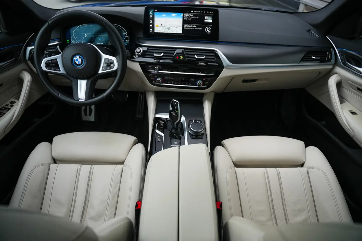 530e 293 pk Business Edition Plus M-Sportpakket / NL-Auto/ Laser-Koplamp/ Pano-Dak/ 89%SOH/ Leder/ Sport-Stoelen/ Stoel.Verw/ Camera/ Apple-Carplay/ 19''LMV