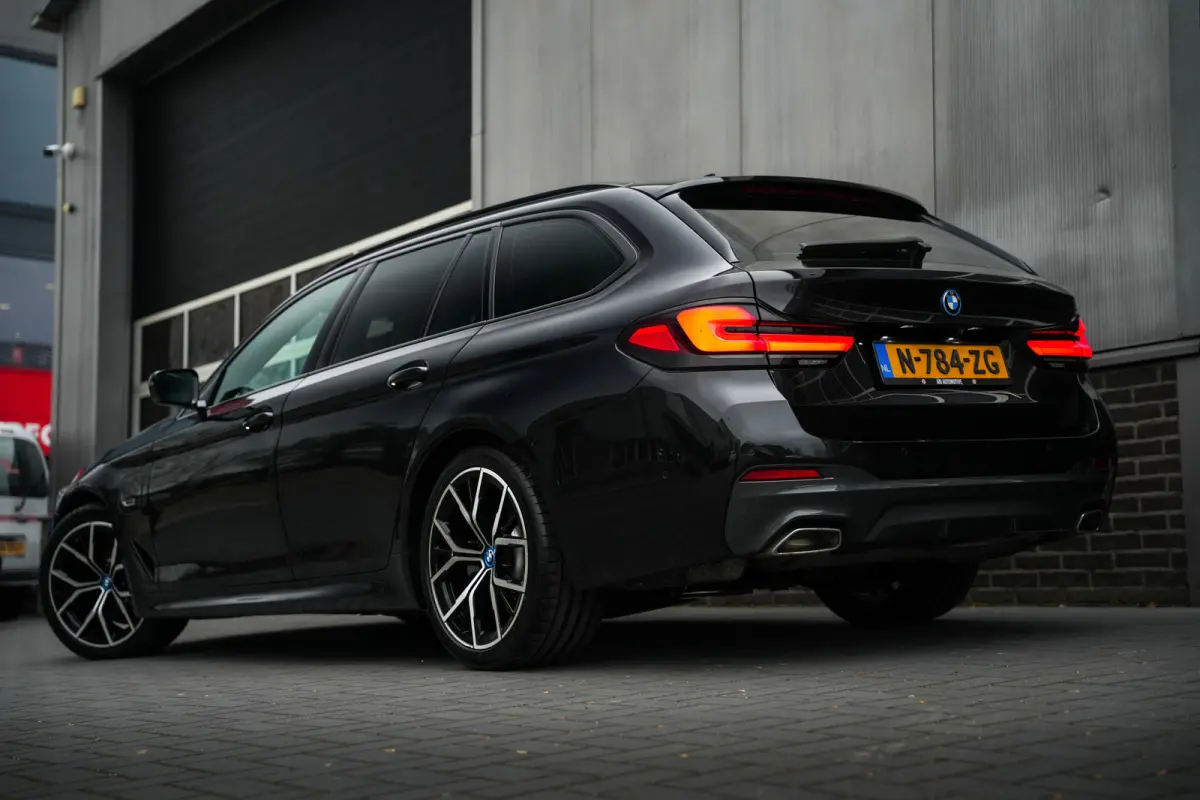 530e 293 pk Business Edition Plus M-Sportpakket / NL-Auto/ Laser-Koplamp/ Pano-Dak/ 89%SOH/ Leder/ Sport-Stoelen/ Stoel.Verw/ Camera/ Apple-Carplay/ 19''LMV