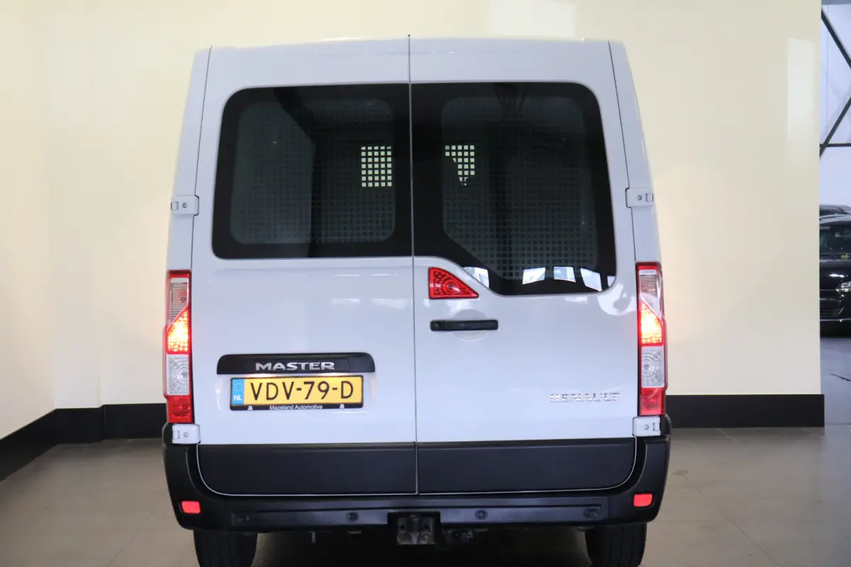 2.3 dCi 130 PK EURO 6 - Airco - Cruise - Trekhaak - € 15.950,- Excl.