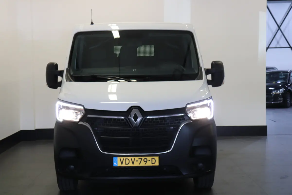 2.3 dCi 130 PK EURO 6 - Airco - Cruise - Trekhaak - € 15.950,- Excl.