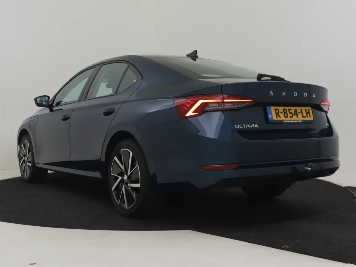 1.4 TSI iV PHEV Business Edition 204 Pk DSG/AUTO | Trekhaak  | Navigatie | SOH 87,2% | Apple carplay Android auto | Keyless | Parkeersensoren V+A | Cruise control | Stuurverwarming |18"LMV