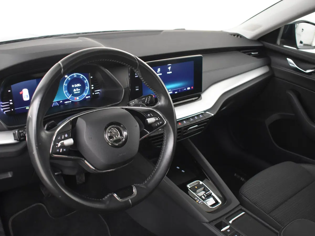 1.4 TSI iV PHEV Business Edition 204 Pk DSG/AUTO | Trekhaak  | Navigatie | SOH 87,2% | Apple carplay Android auto | Keyless | Parkeersensoren V+A | Cruise control | Stuurverwarming |18"LMV