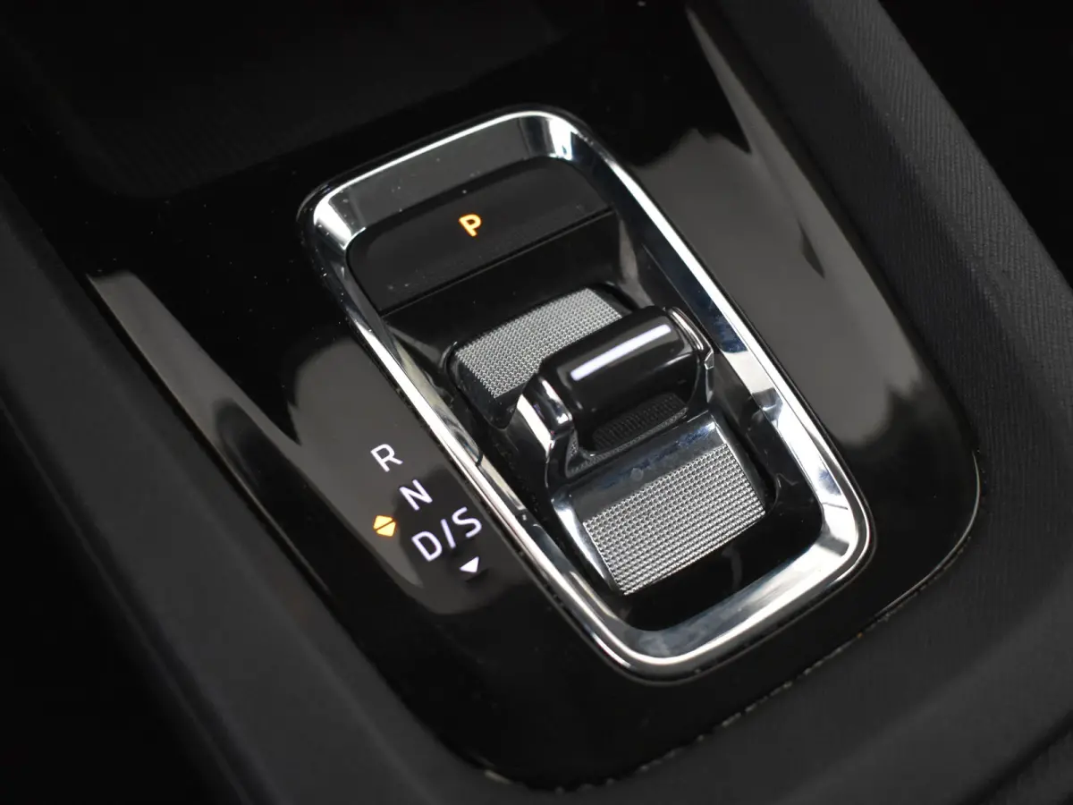 1.4 TSI iV PHEV Business Edition 204 Pk DSG/AUTO | Trekhaak  | Navigatie | SOH 87,2% | Apple carplay Android auto | Keyless | Parkeersensoren V+A | Cruise control | Stuurverwarming |18"LMV