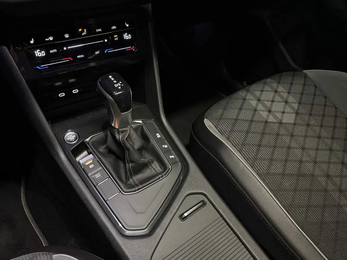 1.5 TSI R-Line PANO KEYLESS CAM