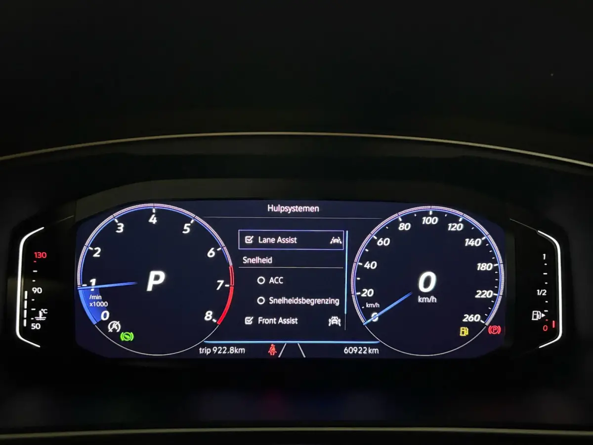 1.5 TSI R-Line PANO KEYLESS CAM