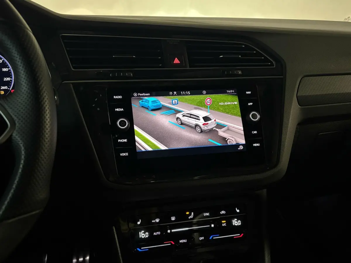 1.5 TSI R-Line PANO KEYLESS CAM