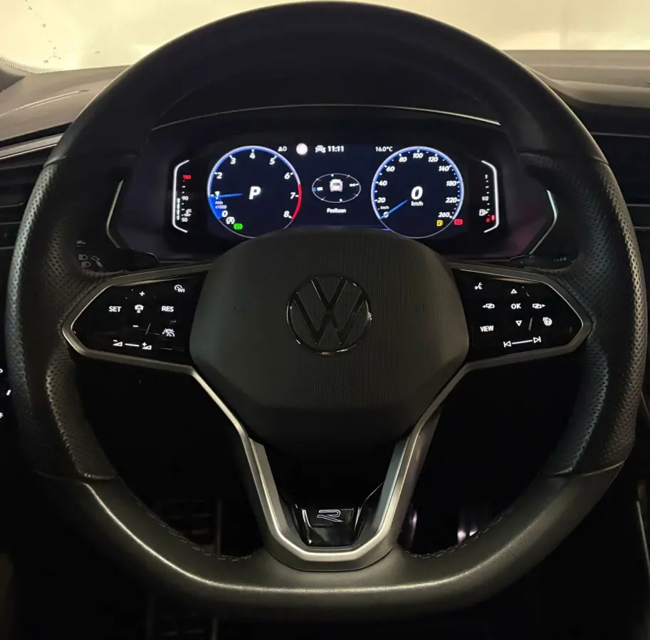 1.5 TSI R-Line PANO KEYLESS CAM