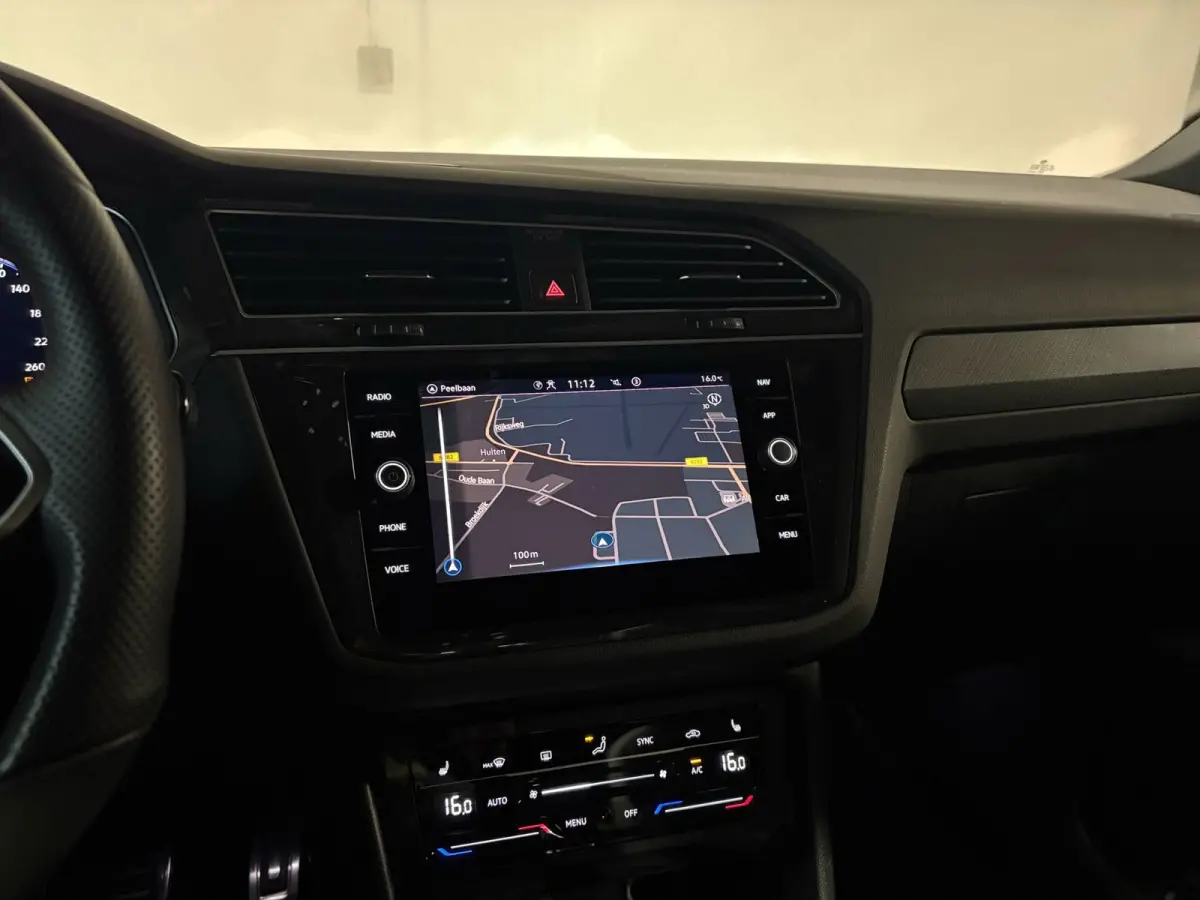 1.5 TSI R-Line PANO KEYLESS CAM