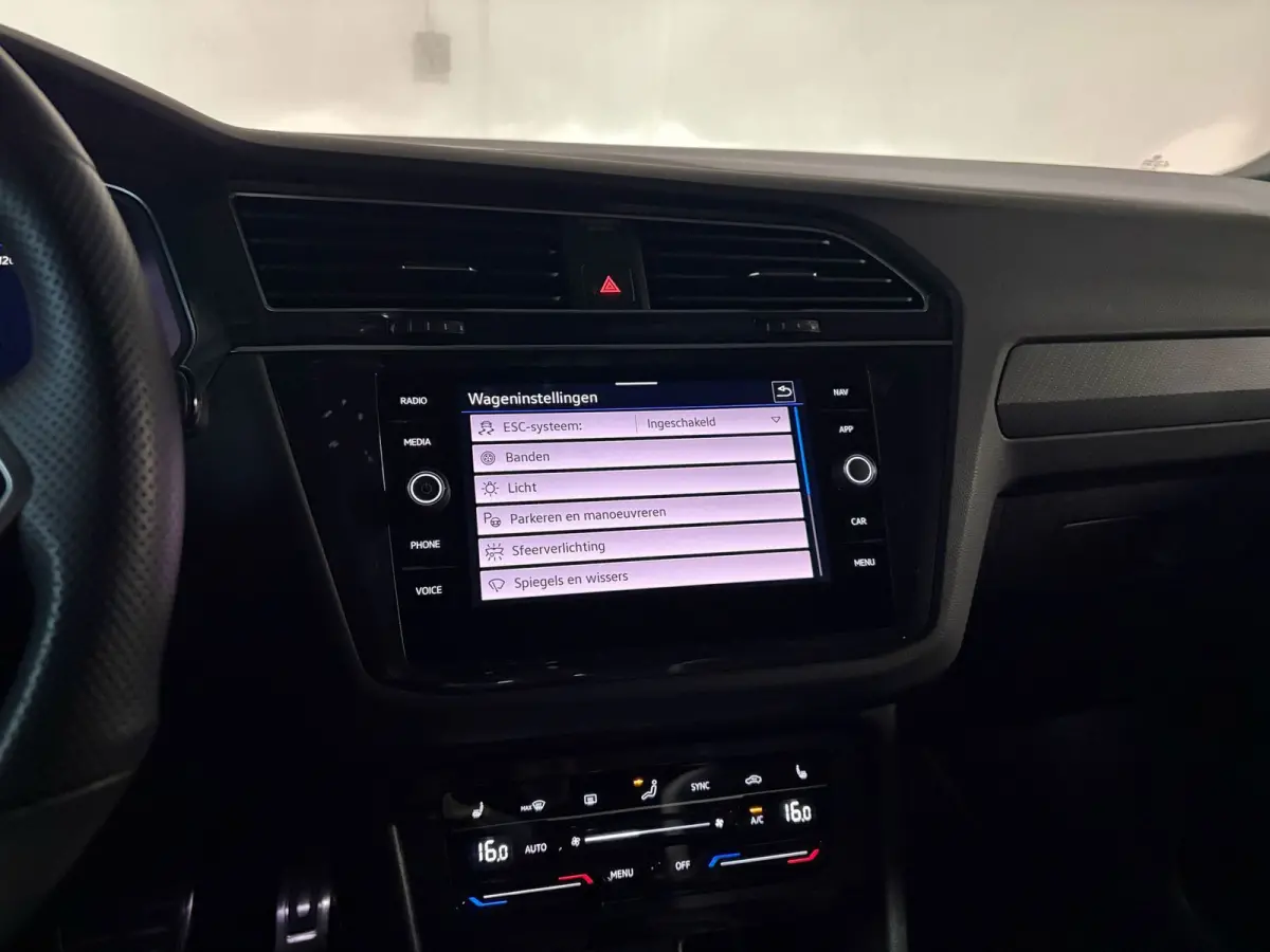 1.5 TSI R-Line PANO KEYLESS CAM