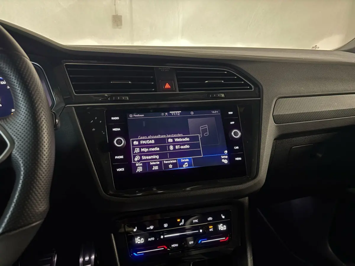 1.5 TSI R-Line PANO KEYLESS CAM