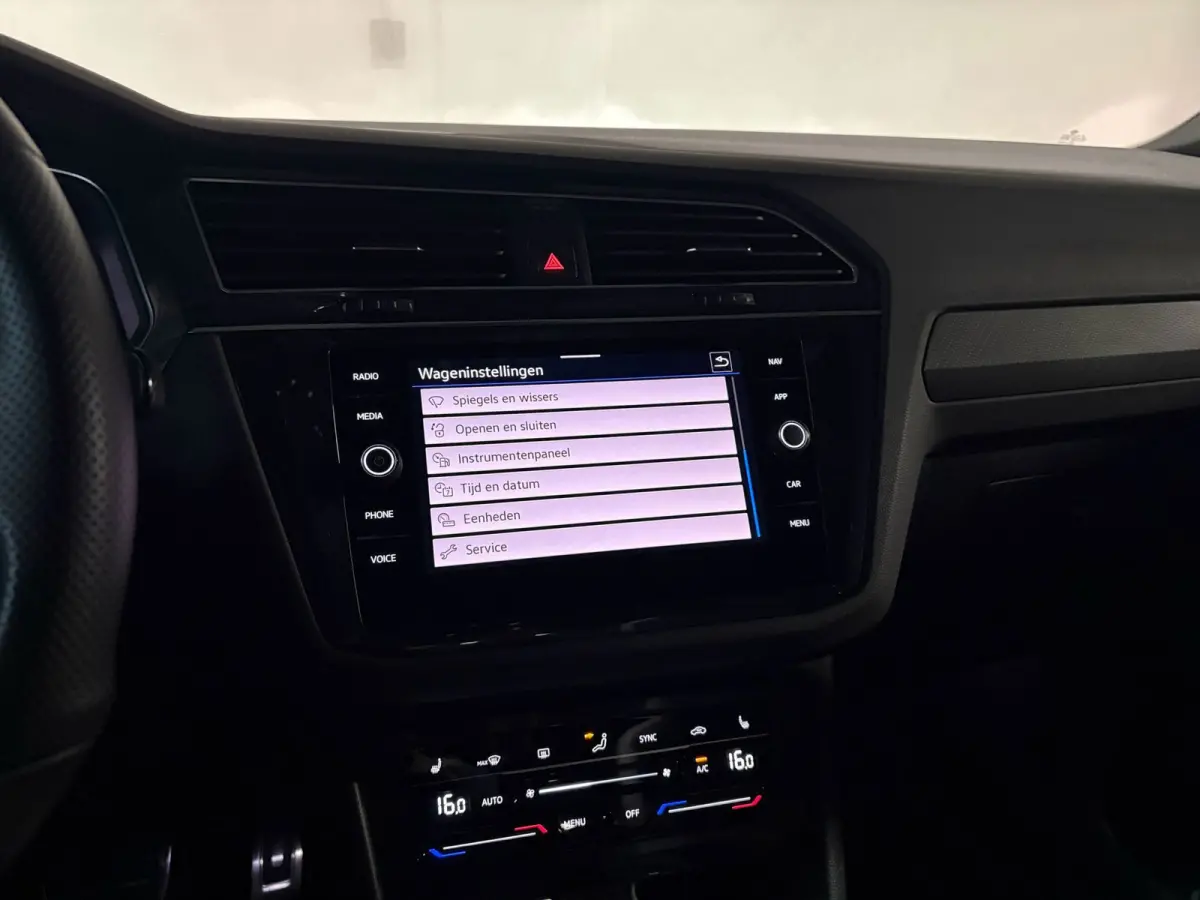 1.5 TSI R-Line PANO KEYLESS CAM