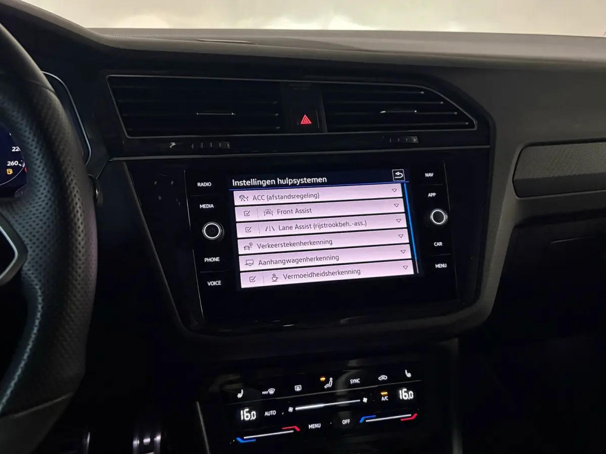 1.5 TSI R-Line PANO KEYLESS CAM