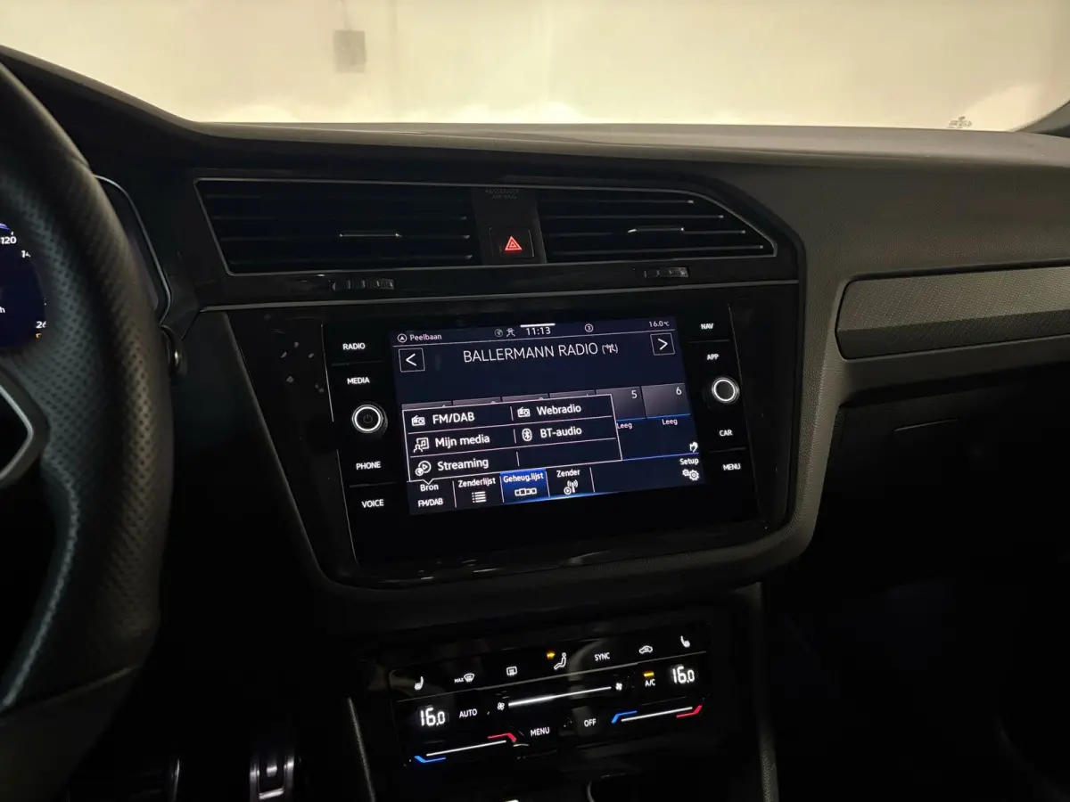 1.5 TSI R-Line PANO KEYLESS CAM