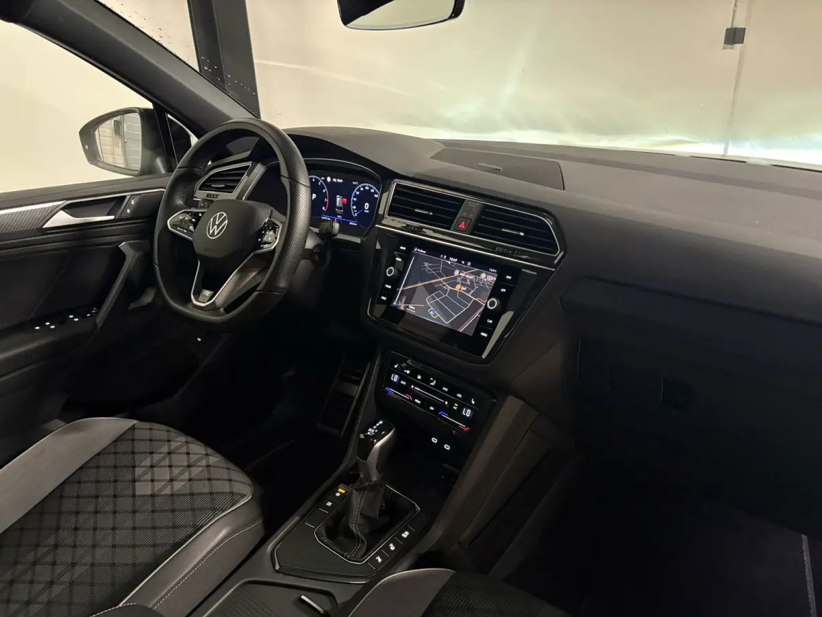 1.5 TSI R-Line PANO KEYLESS CAM