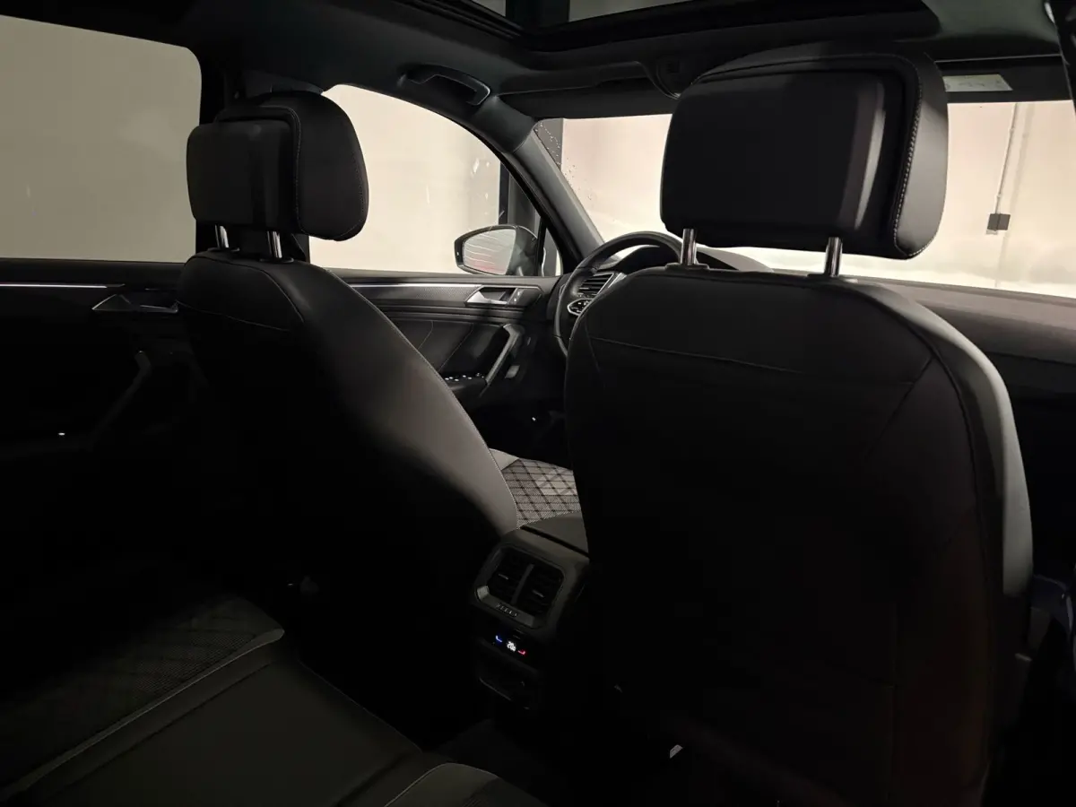 1.5 TSI R-Line PANO KEYLESS CAM