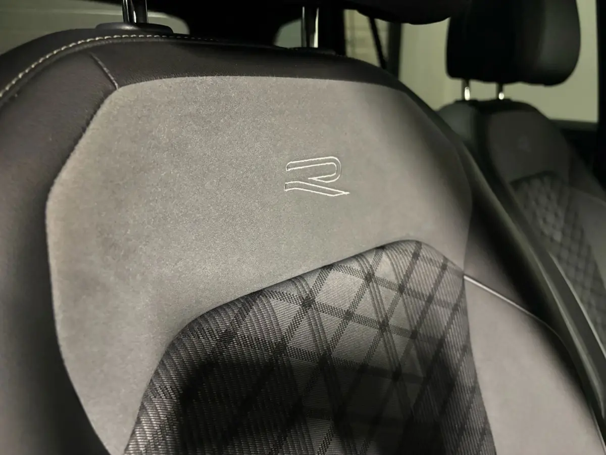 1.5 TSI R-Line PANO KEYLESS CAM