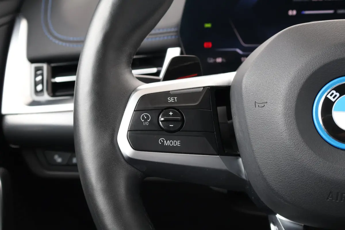 eDrive20 67 kWh M Sport Edition | SoH 100% | Sportpakket Pro | 19'' LM | Stoelverwarming Voor | Achteruitrijcamera |