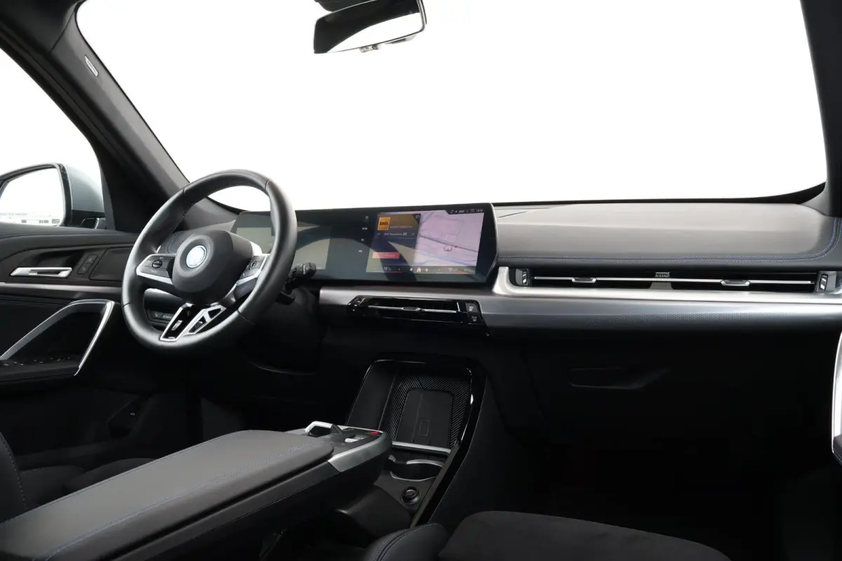 eDrive20 67 kWh M Sport Edition | SoH 100% | Sportpakket Pro | 19'' LM | Stoelverwarming Voor | Achteruitrijcamera |