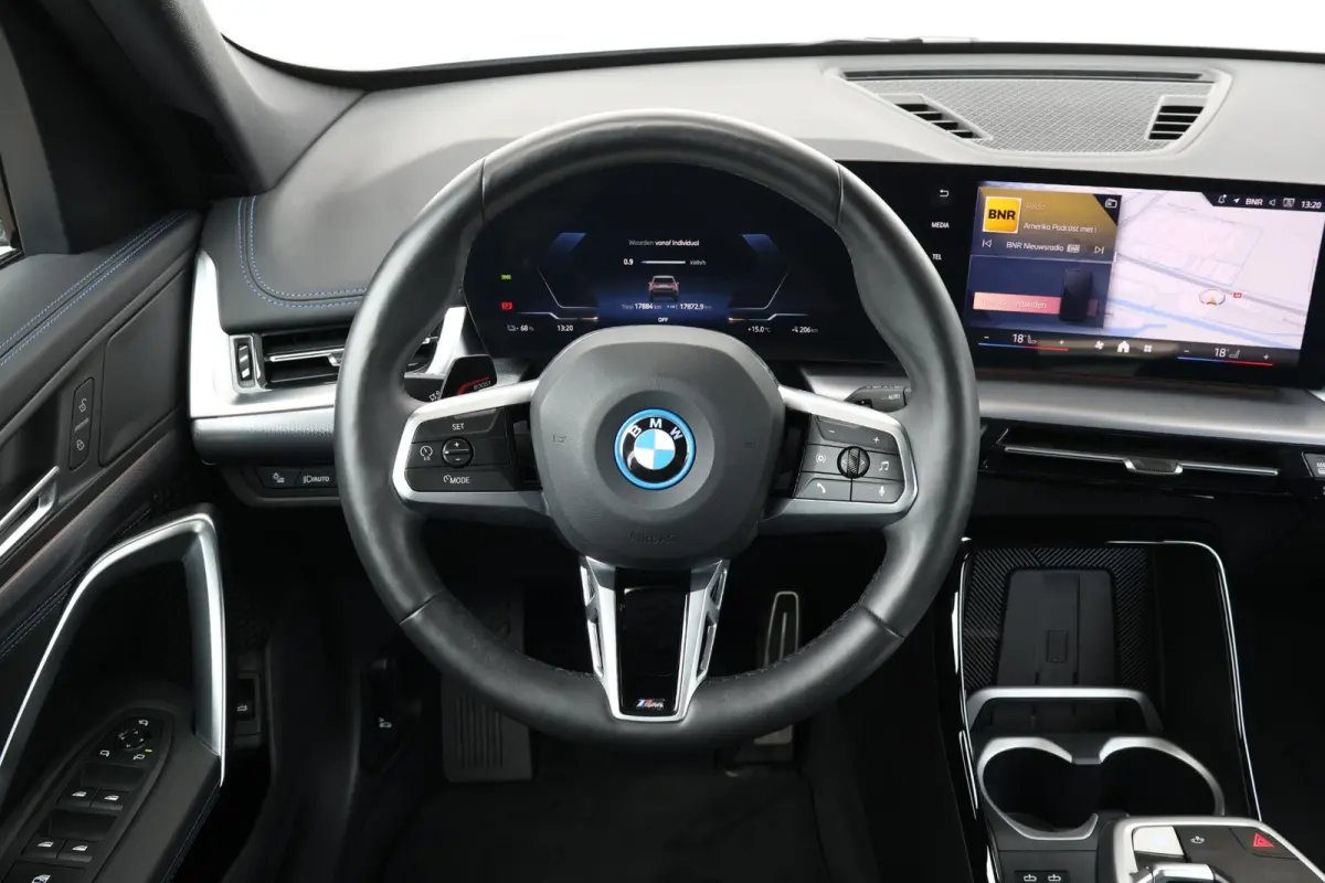 eDrive20 67 kWh M Sport Edition | SoH 100% | Sportpakket Pro | 19'' LM | Stoelverwarming Voor | Achteruitrijcamera |