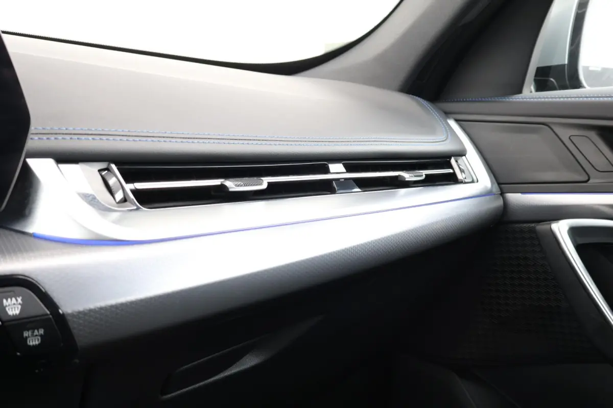 eDrive20 67 kWh M Sport Edition | SoH 100% | Sportpakket Pro | 19'' LM | Stoelverwarming Voor | Achteruitrijcamera |