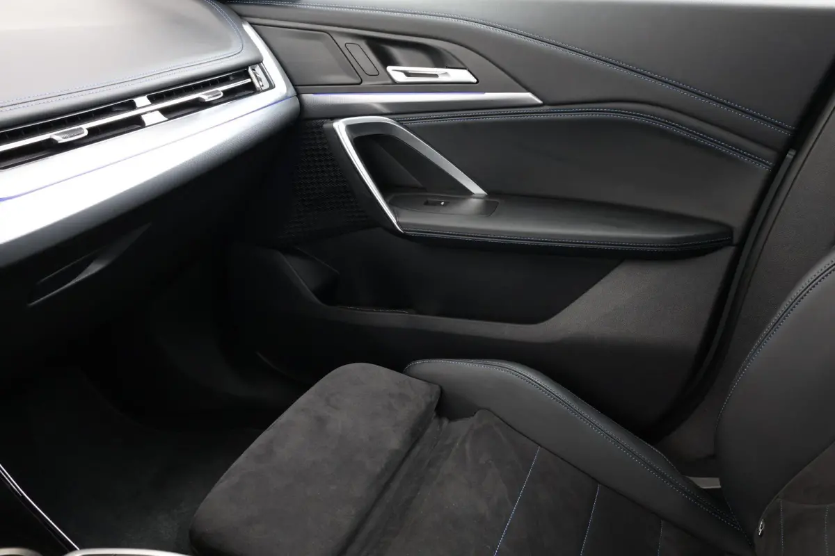 eDrive20 67 kWh M Sport Edition | SoH 100% | Sportpakket Pro | 19'' LM | Stoelverwarming Voor | Achteruitrijcamera |