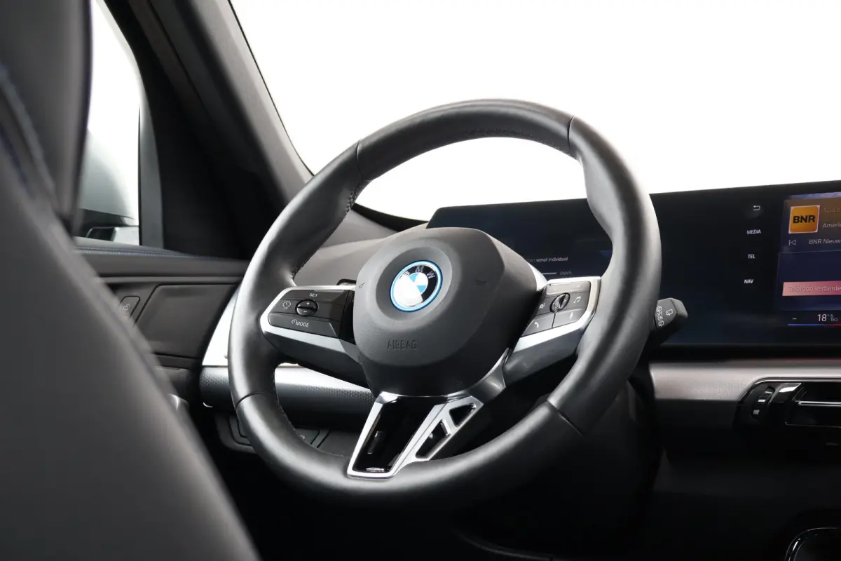 eDrive20 67 kWh M Sport Edition | SoH 100% | Sportpakket Pro | 19'' LM | Stoelverwarming Voor | Achteruitrijcamera |