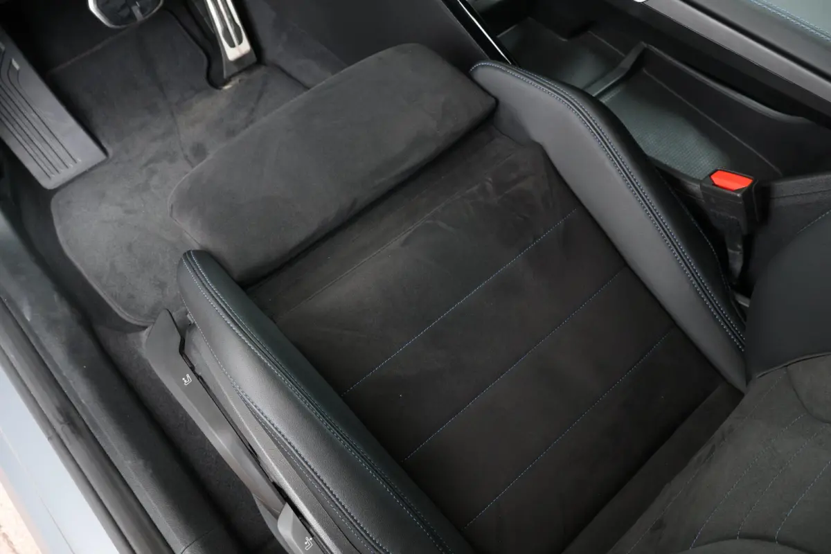 eDrive20 67 kWh M Sport Edition | SoH 100% | Sportpakket Pro | 19'' LM | Stoelverwarming Voor | Achteruitrijcamera |