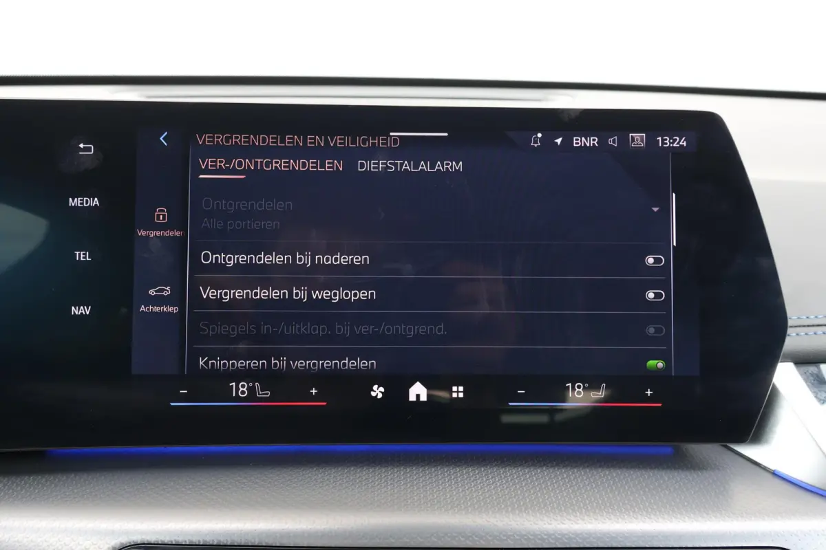 eDrive20 67 kWh M Sport Edition | SoH 100% | Sportpakket Pro | 19'' LM | Stoelverwarming Voor | Achteruitrijcamera |