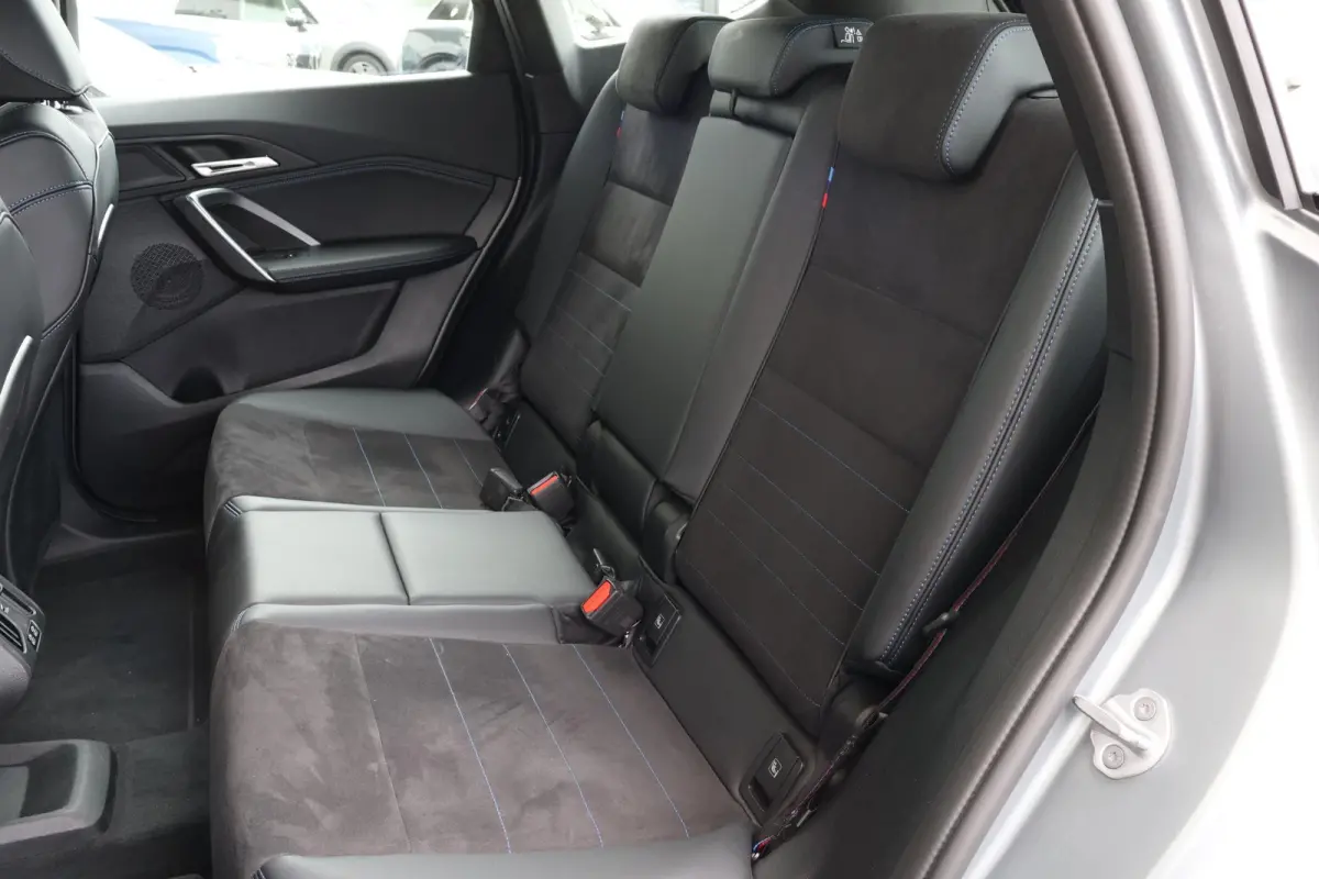 eDrive20 67 kWh M Sport Edition | SoH 100% | Sportpakket Pro | 19'' LM | Stoelverwarming Voor | Achteruitrijcamera |