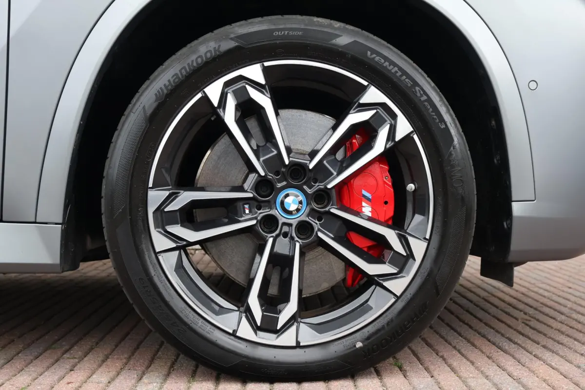 eDrive20 67 kWh M Sport Edition | SoH 100% | Sportpakket Pro | 19'' LM | Stoelverwarming Voor | Achteruitrijcamera |