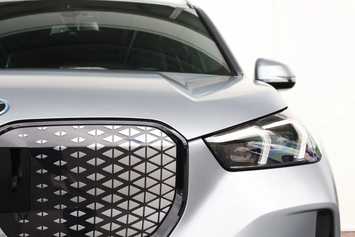 eDrive20 67 kWh M Sport Edition | SoH 100% | Sportpakket Pro | 19'' LM | Stoelverwarming Voor | Achteruitrijcamera |