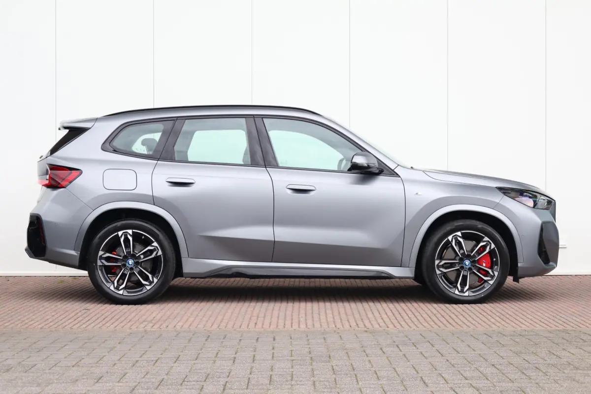 eDrive20 67 kWh M Sport Edition | SoH 100% | Sportpakket Pro | 19'' LM | Stoelverwarming Voor | Achteruitrijcamera |