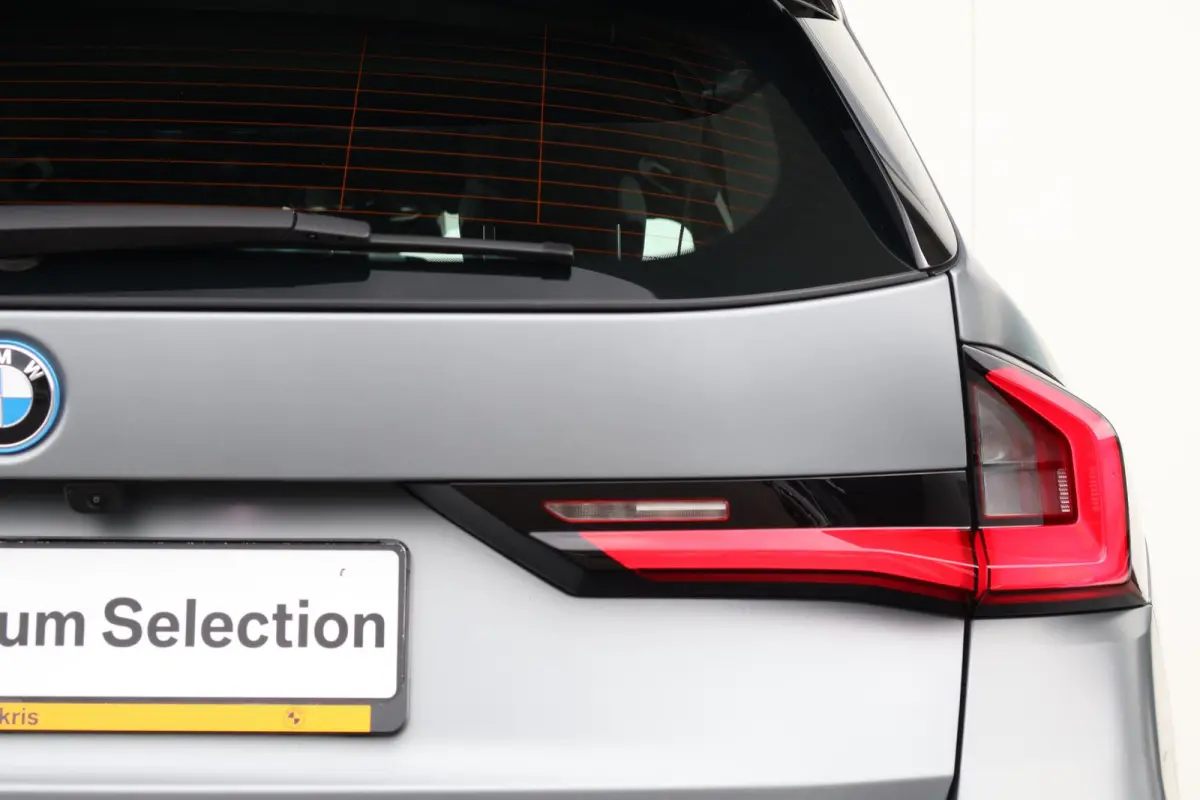 eDrive20 67 kWh M Sport Edition | SoH 100% | Sportpakket Pro | 19'' LM | Stoelverwarming Voor | Achteruitrijcamera |