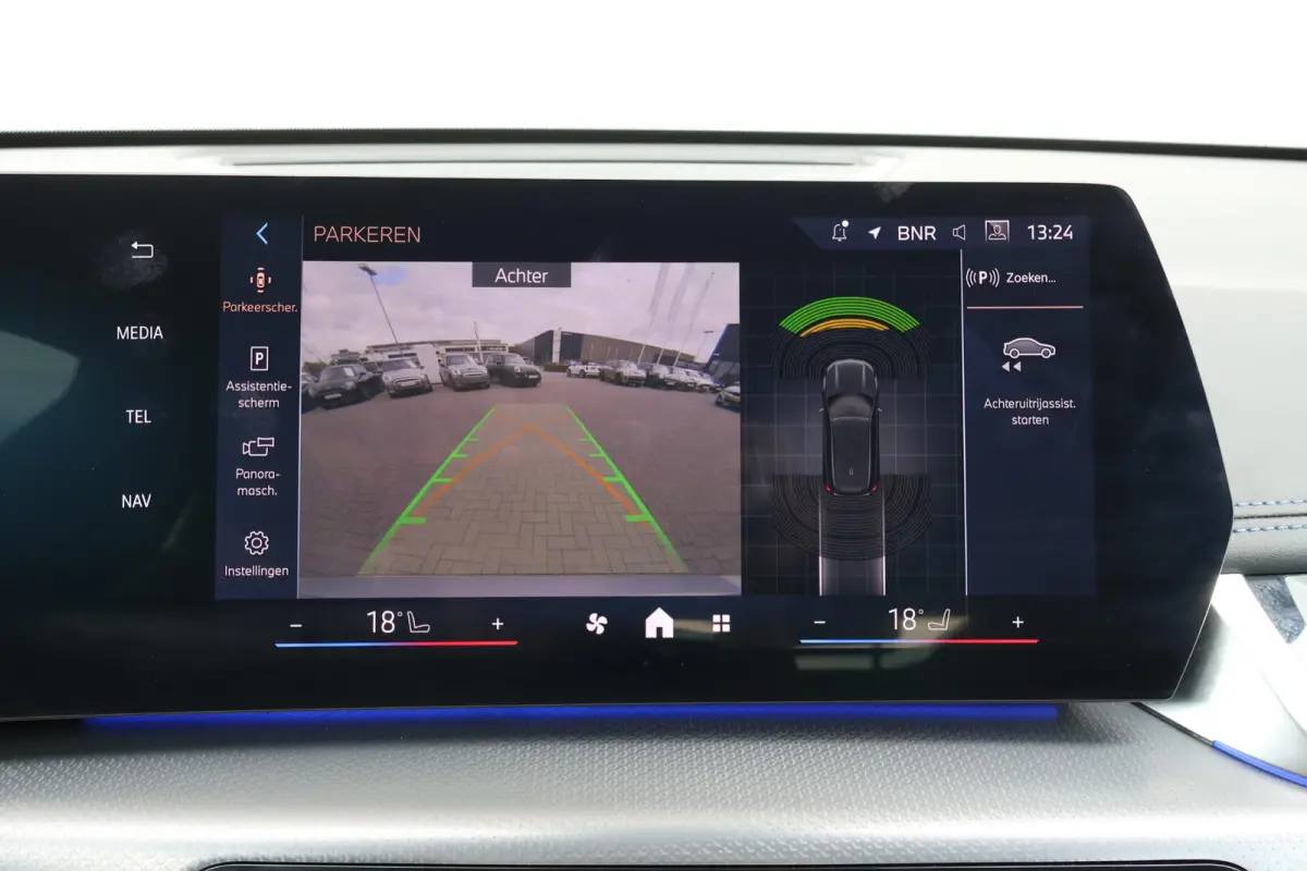eDrive20 67 kWh M Sport Edition | SoH 100% | Sportpakket Pro | 19'' LM | Stoelverwarming Voor | Achteruitrijcamera |