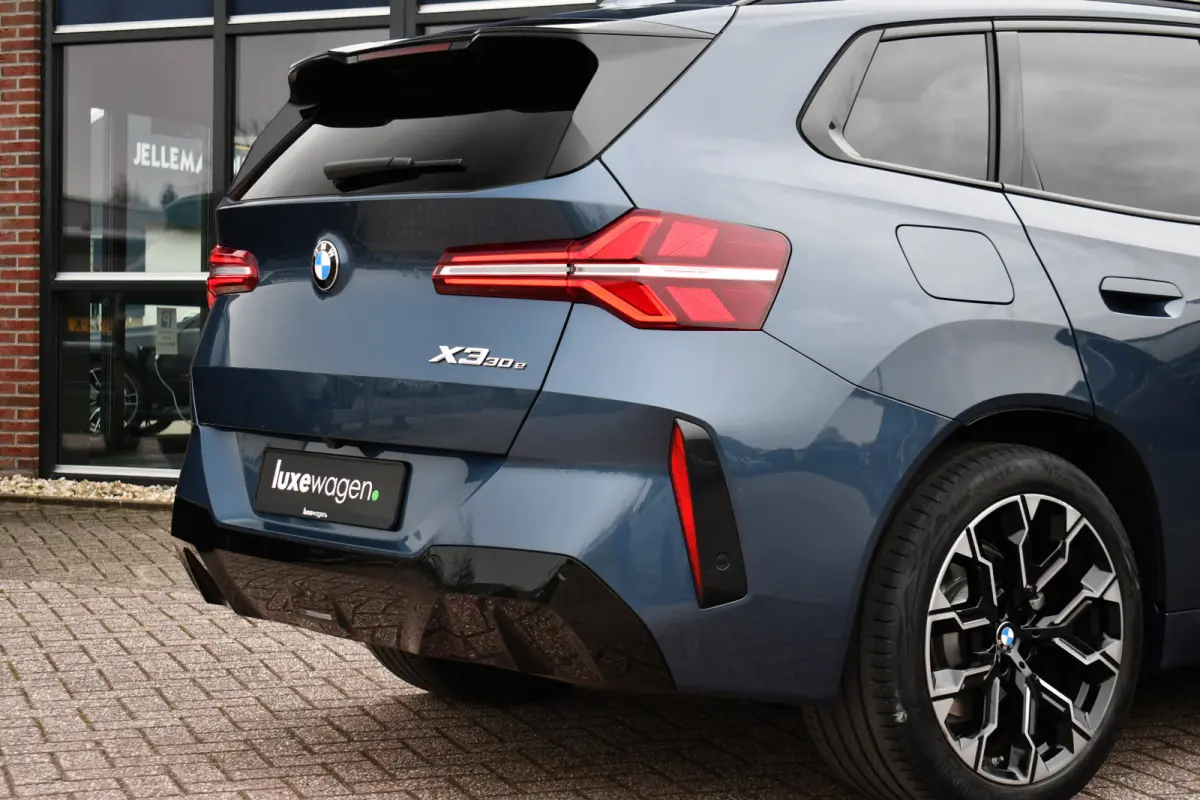 30e xDrive M-Sport Pano ACC 360 H/K HUD 20inch