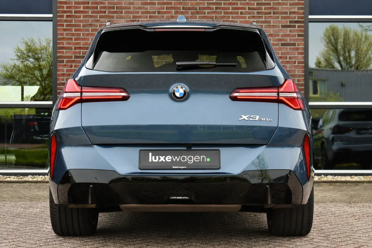 30e xDrive M-Sport Pano ACC 360 H/K HUD 20inch