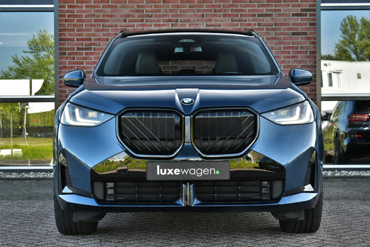 30e xDrive M-Sport Pano ACC 360 H/K HUD 20inch