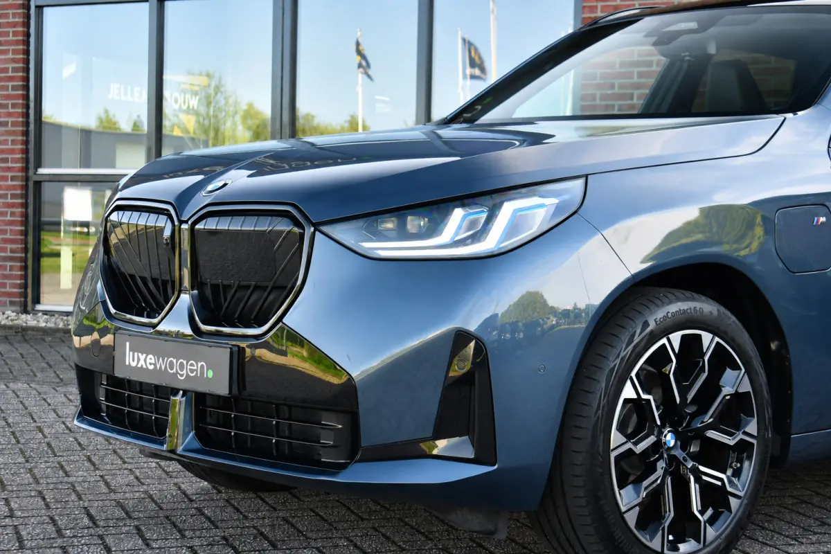 30e xDrive M-Sport Pano ACC 360 H/K HUD 20inch