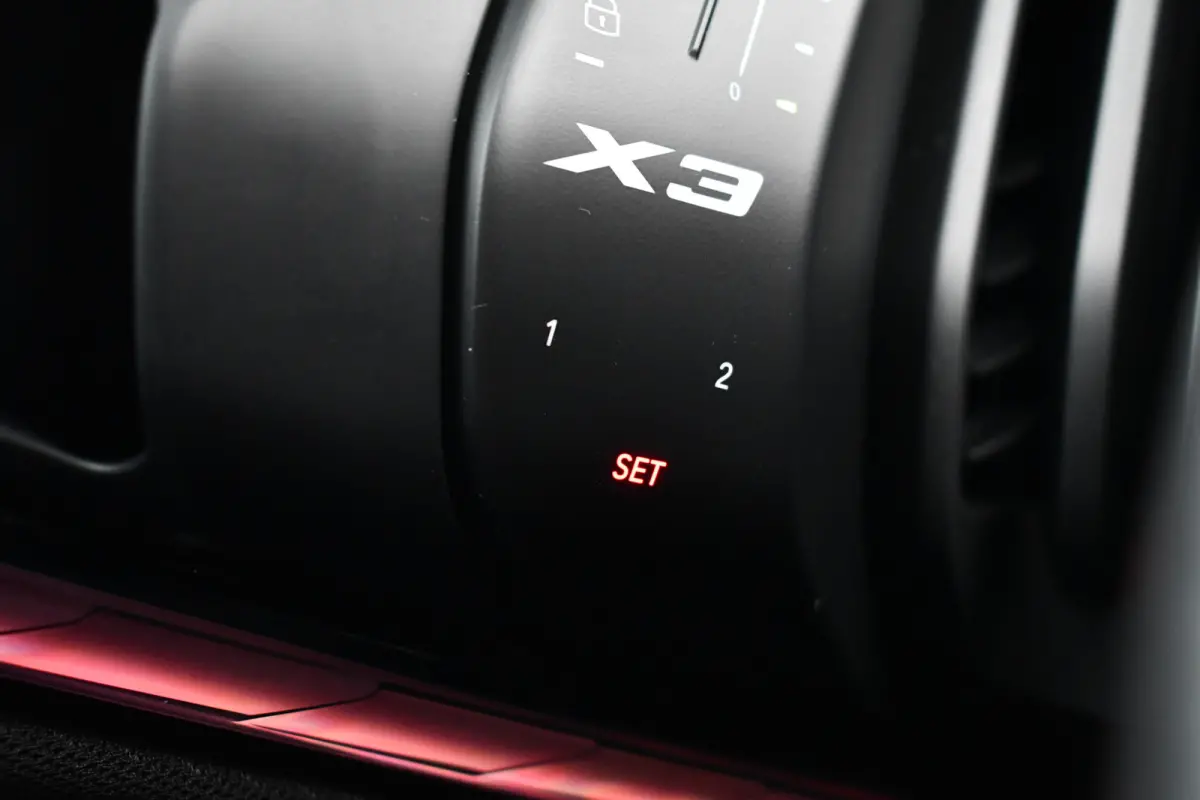 30e xDrive M-Sport Pano ACC 360 H/K HUD 20inch
